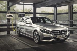 Mercedes-Benz C 350 e at wallbox chargepoint